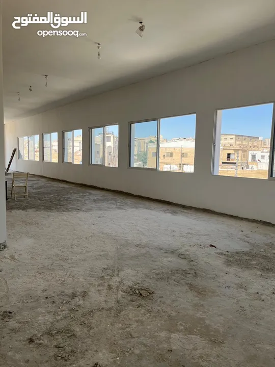 طابق 2 للايجار في ماركا الشمالية قرب المركز الأمني شارع يحيى ابن المختار عماره رقم 28 المجمع الكريم.