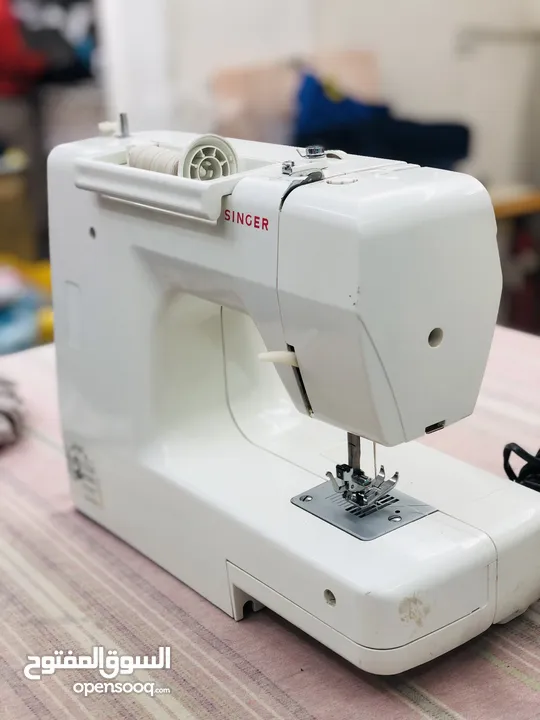 Sewing machine singer with various designs ماكينة خياطة بعدة تصميمات