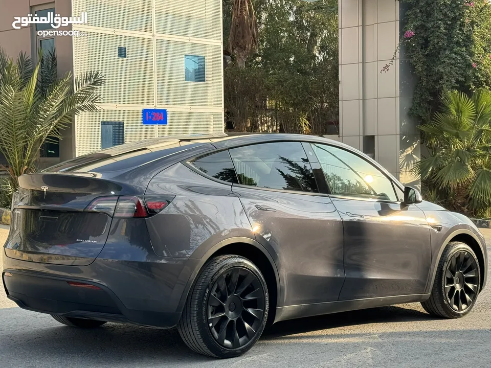 Tesla model Y 2022 7 مقاعد