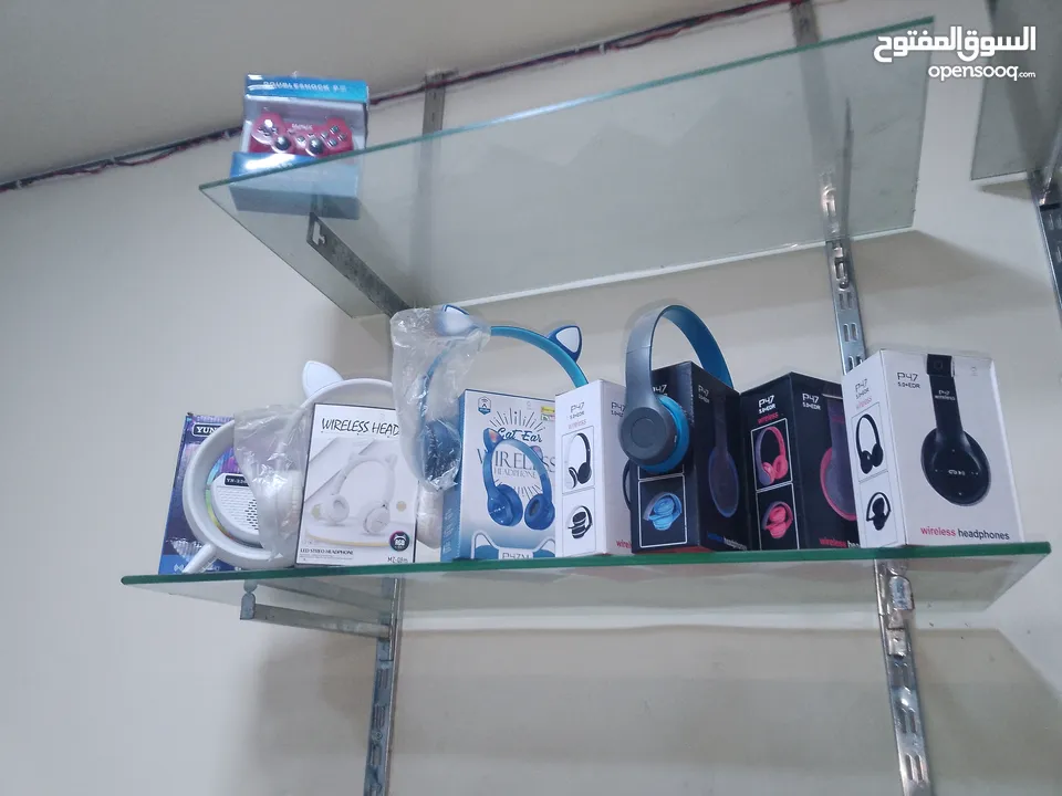 بضاعة محل إتصالات