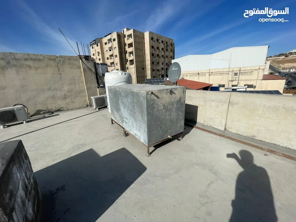 نشتري تنك الحديد المترين  واحنا بننزل عن الاسطح تنك المتر بسته بنشتري جميع انواع الاثاث