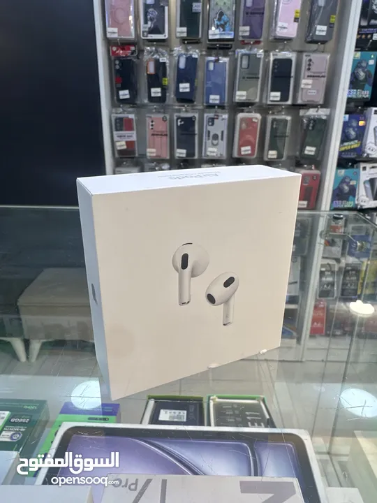 AirPods 3 سماعة  جديدة مكفوله من جميع وكلاء ابل في العالم