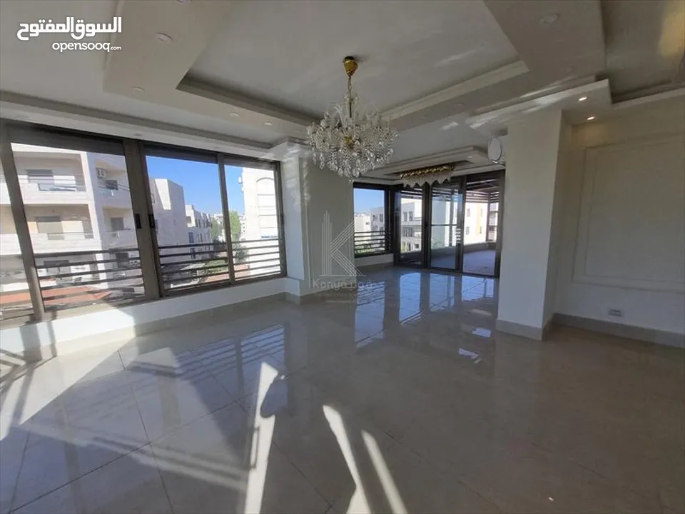 شقة فاخرة للبيع في عمان - ام السماق - طابق ثالث مع روف