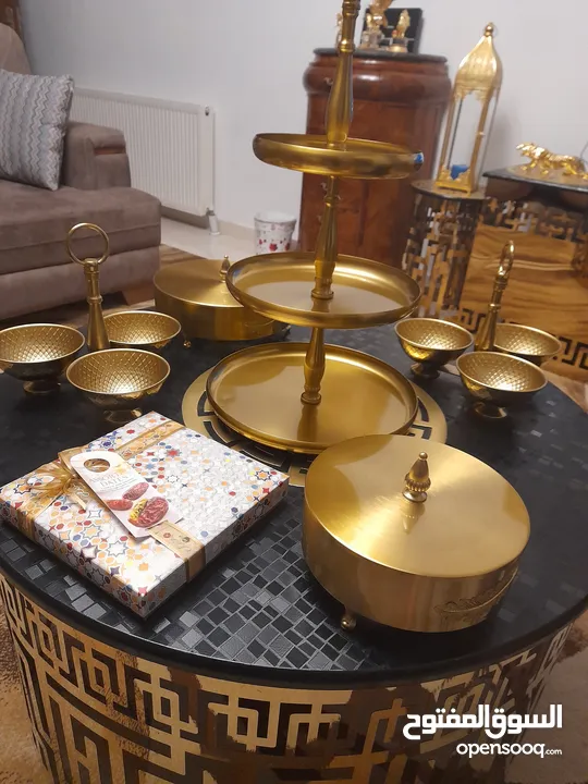 تحف وانتيكات ونحاسيات بسعر مغري من المالك