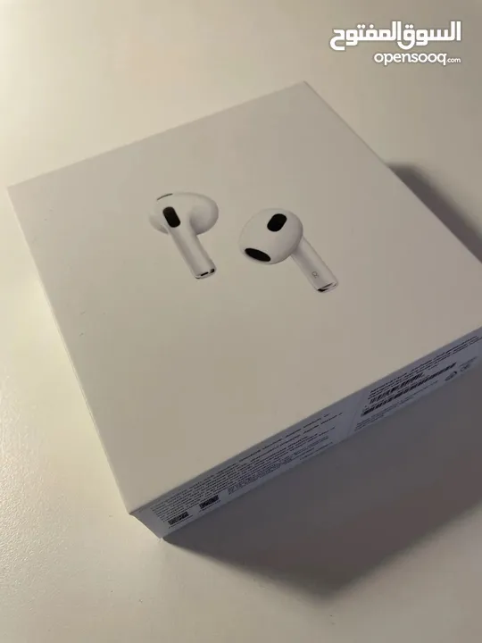 AirPods 3 سماعة  جديدة مكفوله من جميع وكلاء ابل في العالم