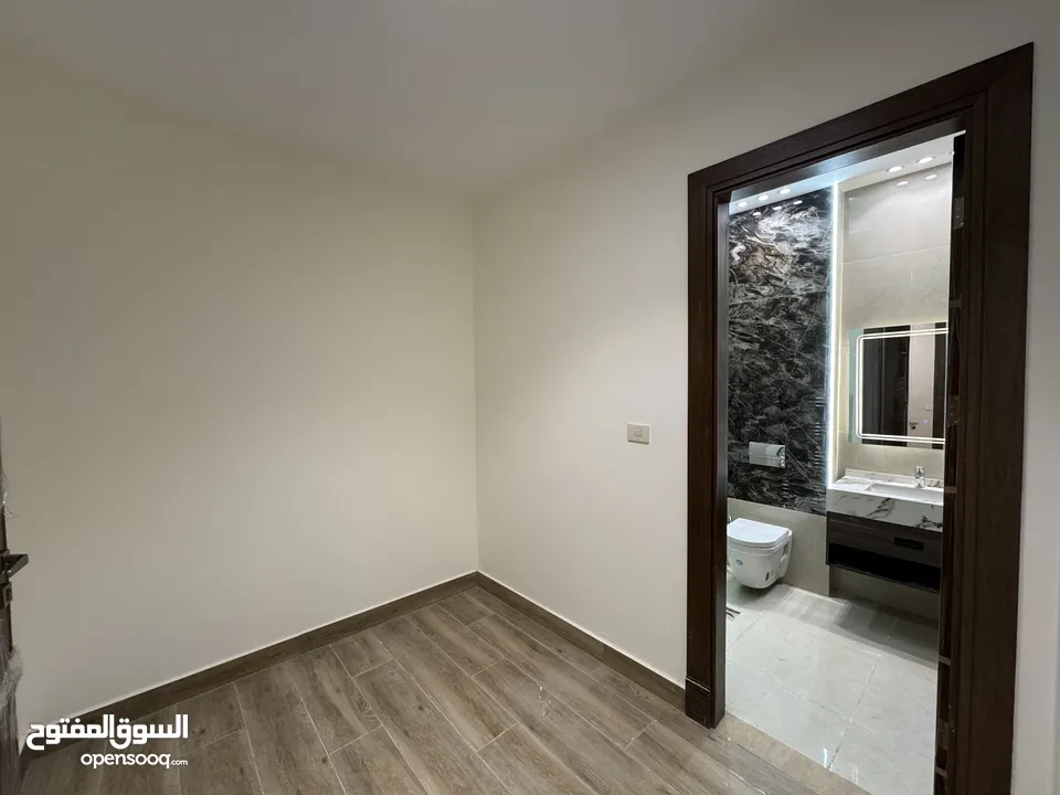 شقة مميزة للبيع طابق ثاني مساحة 230م بخلدا بتشطيبات مميزة (مشروع 115)