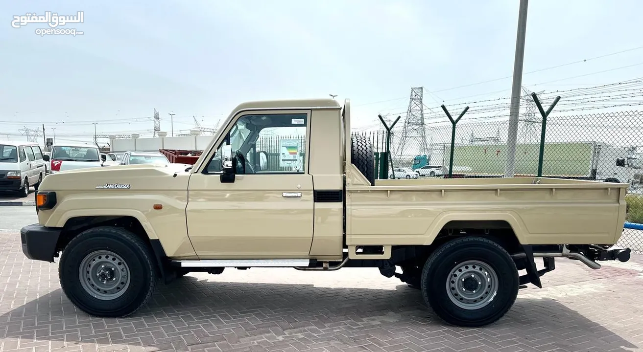 Toyota Land Cruiser Pickup LC 79, petrol, automatic, basic