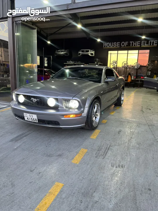 Ford mustang v6 standard