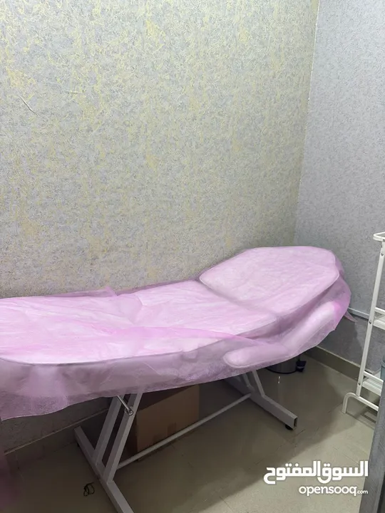Fully Equipped Ladies Salon with License for Sale