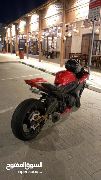 سوزوكي 1000RR 2015 الدراجة نظيفة مسرفسه عند تويستر بايك واللي له خاطر