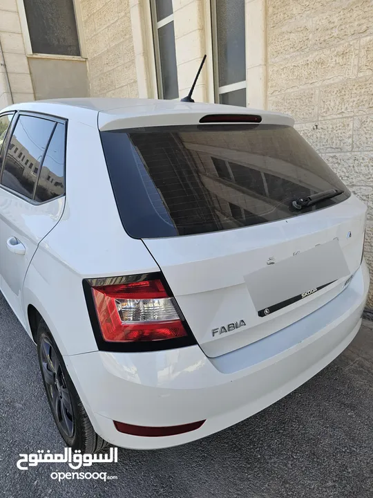 سكودا فابيا ترخيص تامين لا شهر 4  السياره اقتصاديه جدا عدداد قليل لا صيانه  كوشوك جديد من شهر مركب