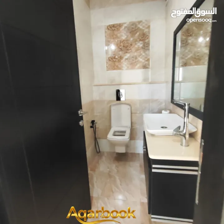 شقة مفروشة جزئيا للايجار خلف مجمع رام الله الطبي