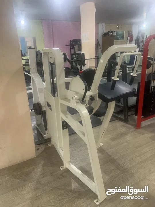 نادي بناء أجسام ولياقة بدنية للبيع