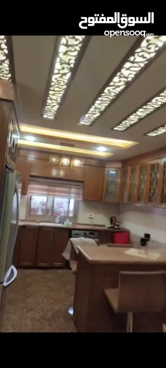 عمارة مكونه من خمس طوابق فقط