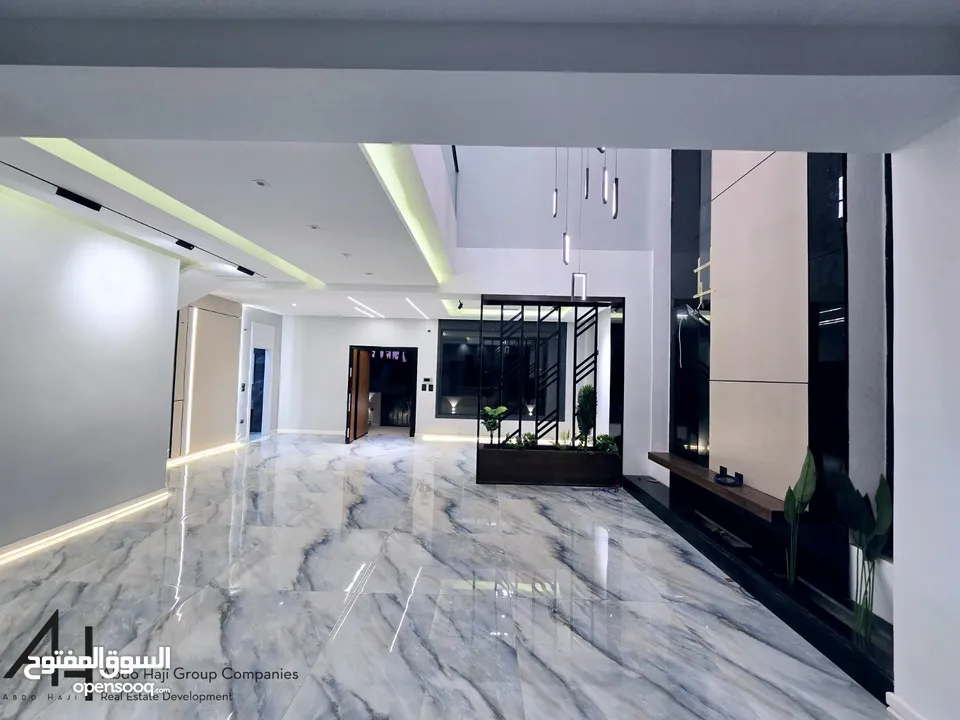فيلا طابقين وروف للبيع الراهبات الورديه