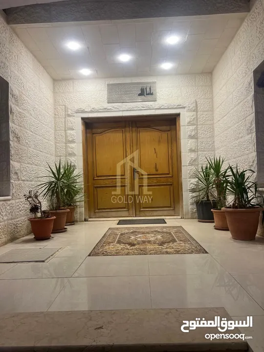 في موقع مميز في البنيات منزل فاخر للبيع من ثلاث طوابق بسعر مغري جدا / ref 9481