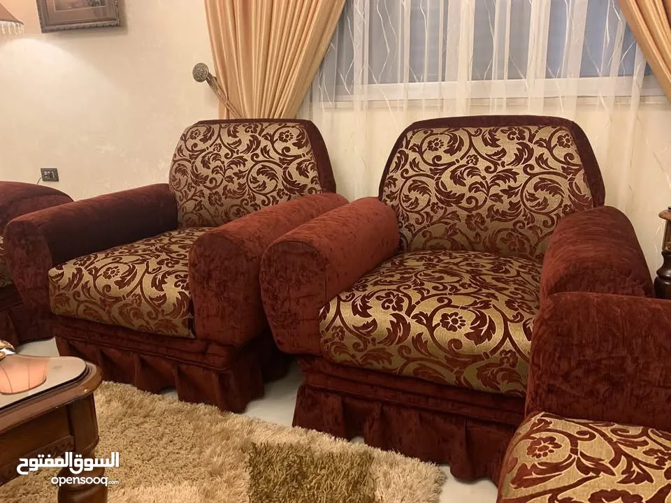 كنب صالون شبه جديد فاخر للبيع