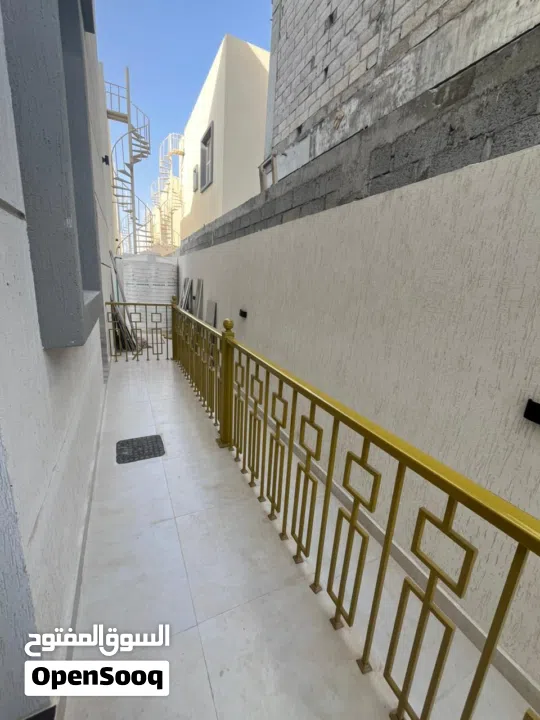 فــــيــــــــــــلا للـــــبيـــــع اول ســـــاكــــن مــــكــــونه مــن 7 غـــــرف و 10 حـــمامات