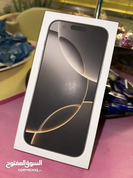 أيفون 16 برو ماكس 256 جيجا تيتانيوم الطبيعي ، وارد شرق اوسط.  iPhone 16 pro max 256 G/ Titanium