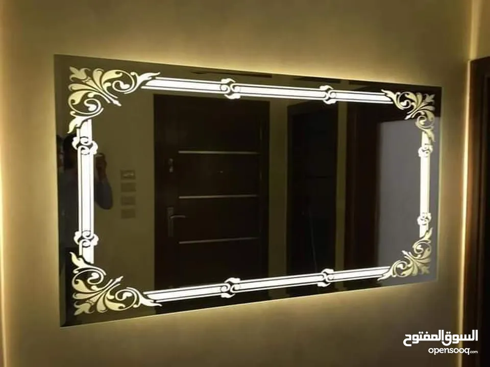 العرض لفتره محدوده  تشكيله واسعه من المرايا والديكورات
