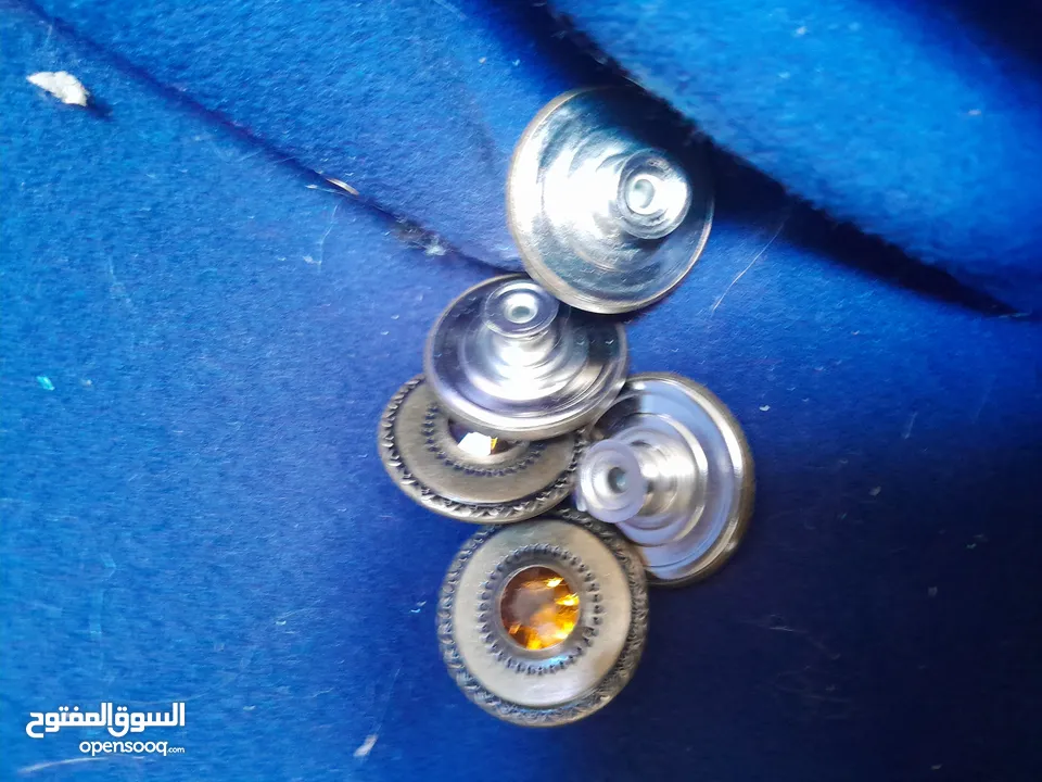 كميات كبيره بسعر محروق  راسلني على الواتس