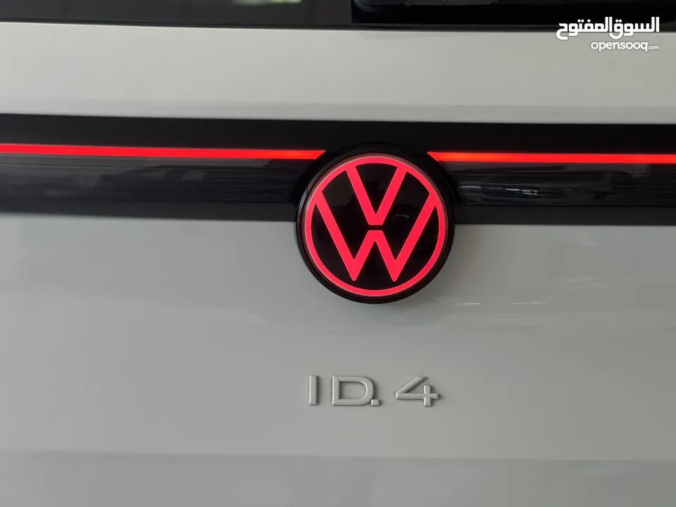 Volkswagen ID4 crozz pure+2024  zero   لون ابيضّ