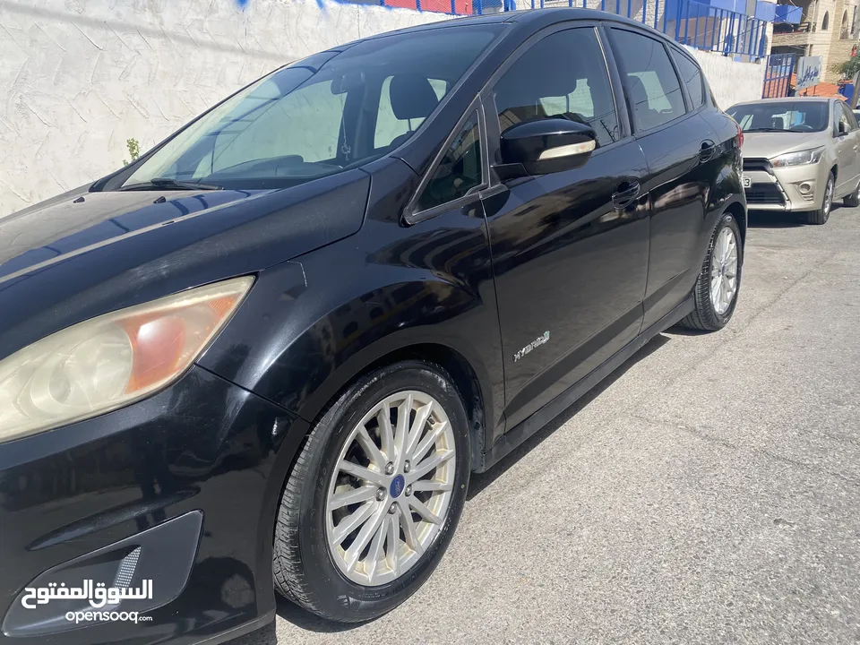 Ford C-max 2013 black  فورد سي ماكس 2013 لون اسود ملوكي  مالك اول مميزه ممشى جدا قليل