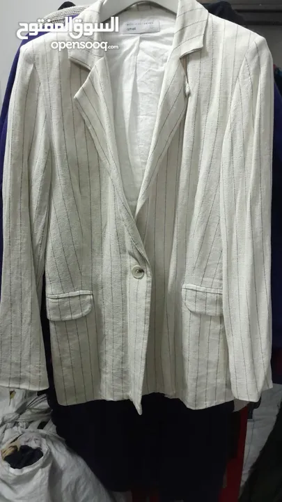 ملابس نسائية مستعملة وموجود عدة ماركات وعدة احجام