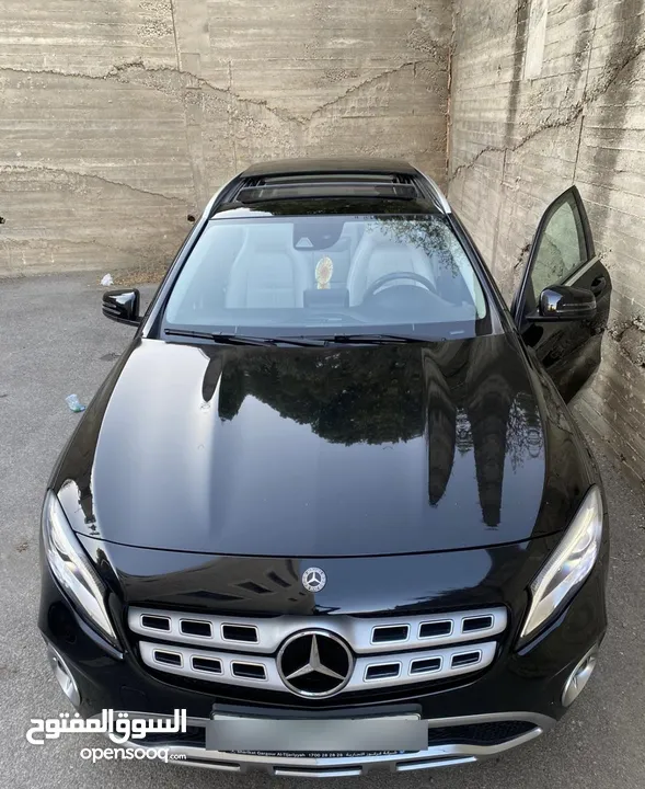 مارسيدس Mercedes Benz gla 200 2018 مع فتحة بانوراما