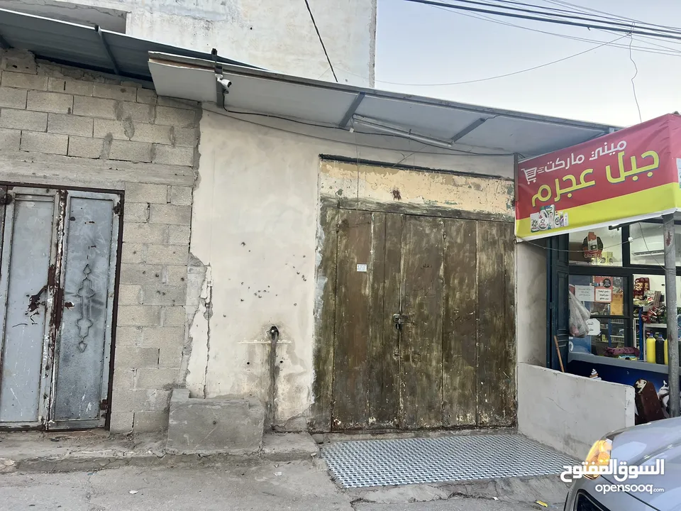 مخزن للإيجار  امتداد السكة المعاجين قرب جامعة القدس اول جبل عجرم يصلح لأي شيء تخزين او منجرة وغيرة