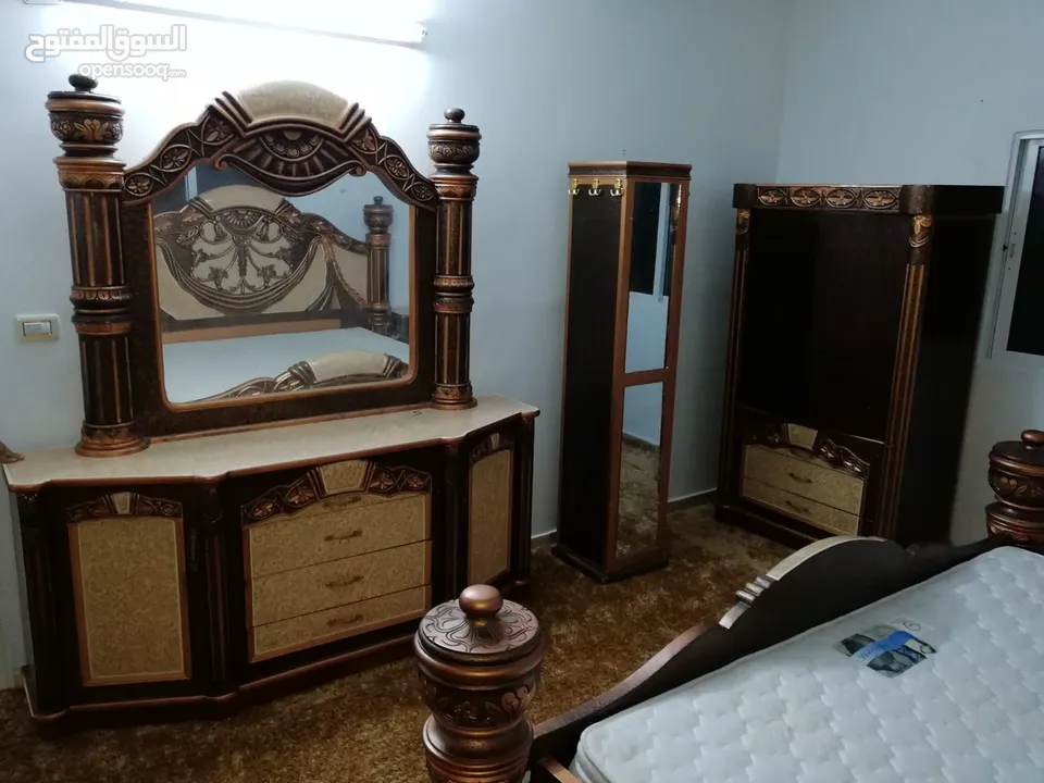 غرفة نوم ملوكية للبيع بسعر مغري 450  بسبب السفر