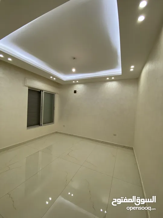 شقة ارضية فاخرة 200 متر داخلي و 50 متر خارجي بسعر مميز في شارع السلام مرج الحمام
