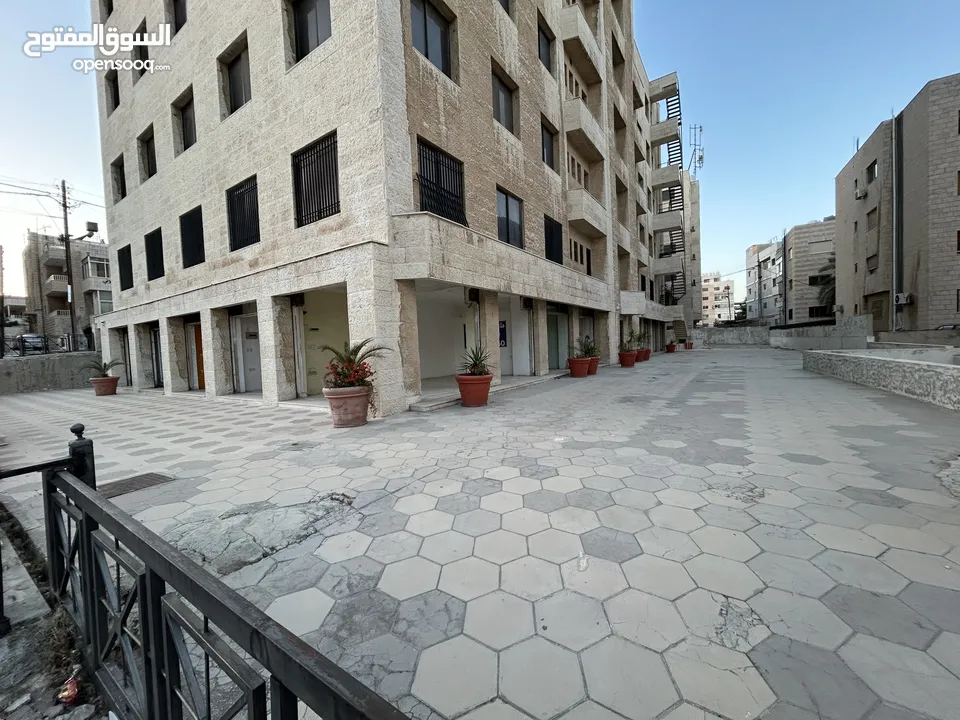 طابق أرضي تجاري للبيع أو الايجار في الشميساني