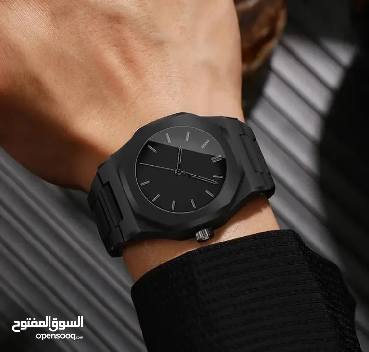 الساعة الترند الكاملة بالسواد