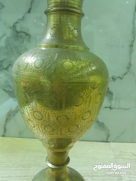 فازه نحاس ثقيلة نقش إبرة بحاله ممتازة جدا جدا