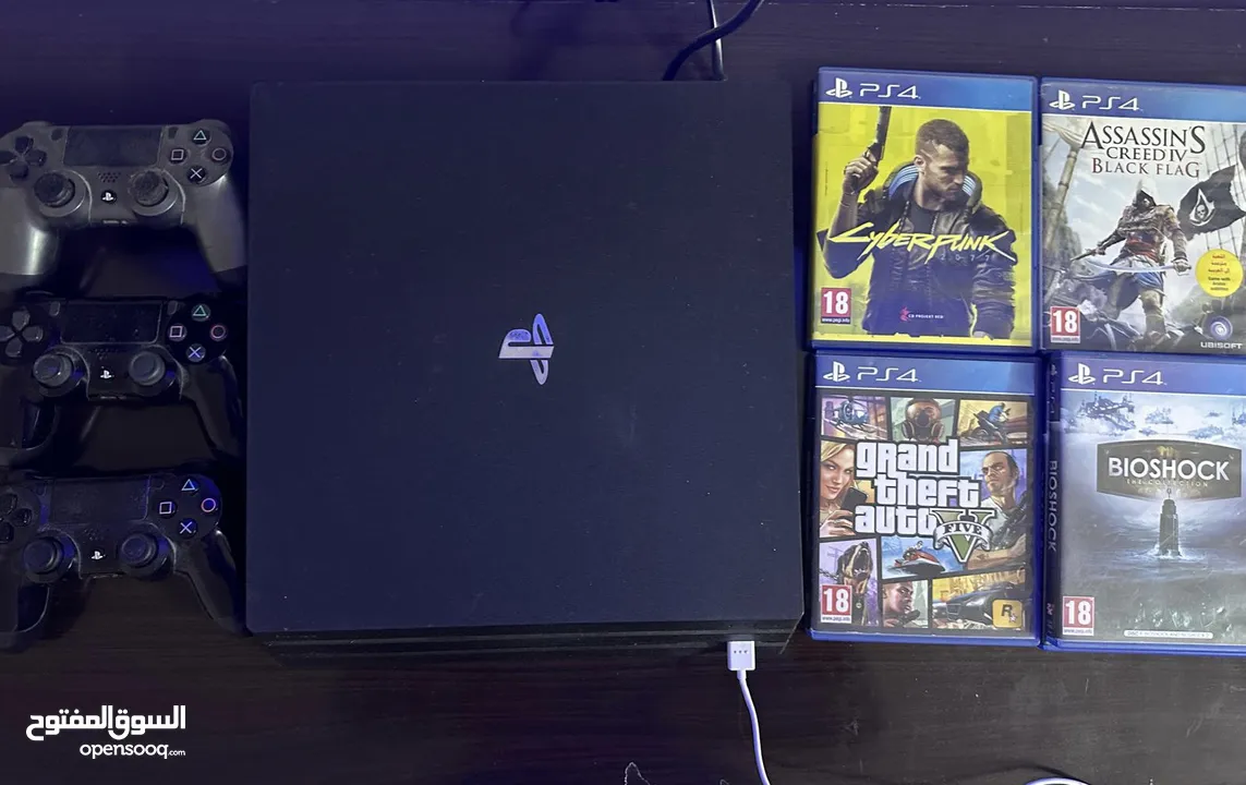 PS4 pro 1000gb with 5 games and 3 controllers