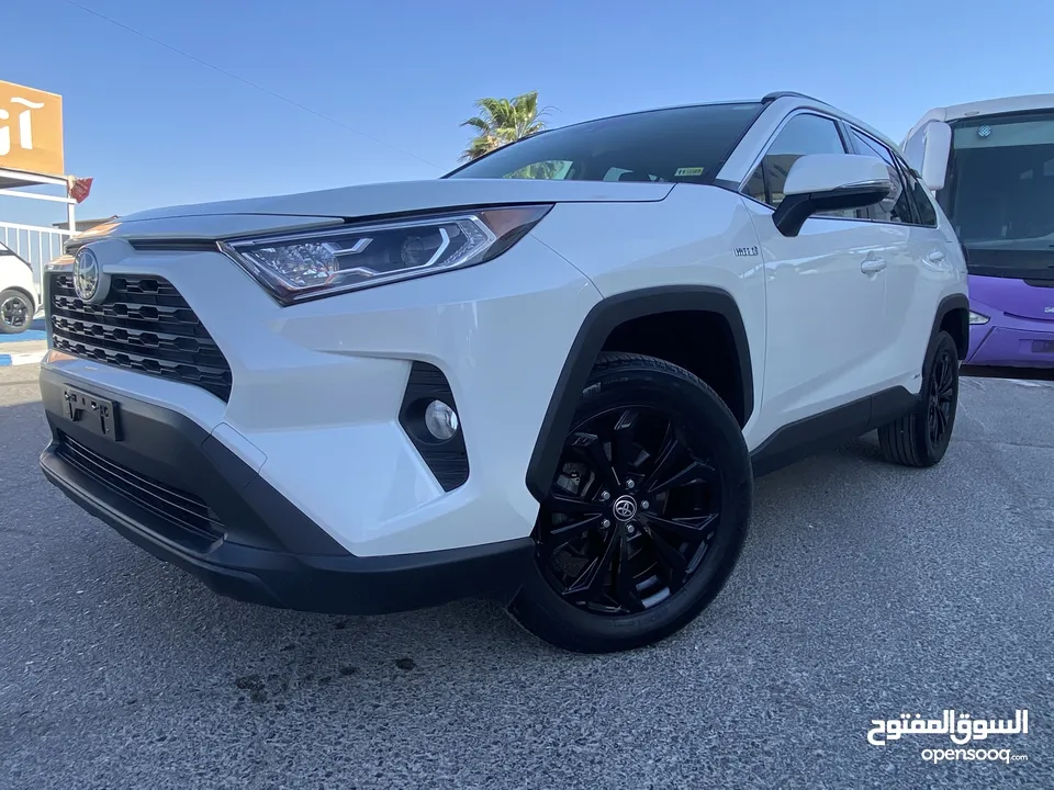 TOYOTA RAV4 XLE PREMIUM