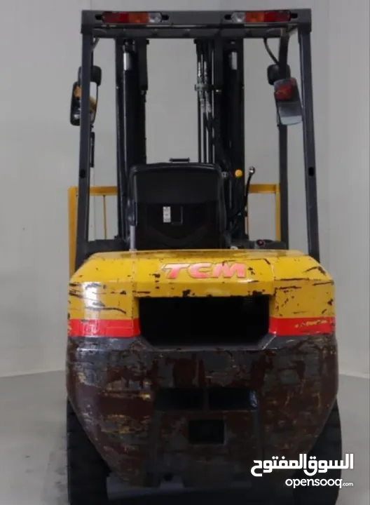 Moses Export TCM and Komatsu forklift container