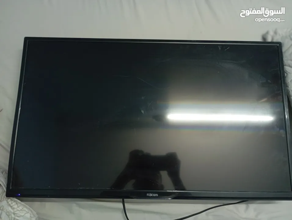 شاشه بصلاه عنبي فيها خشط خفييييف مش امبيت اصلا