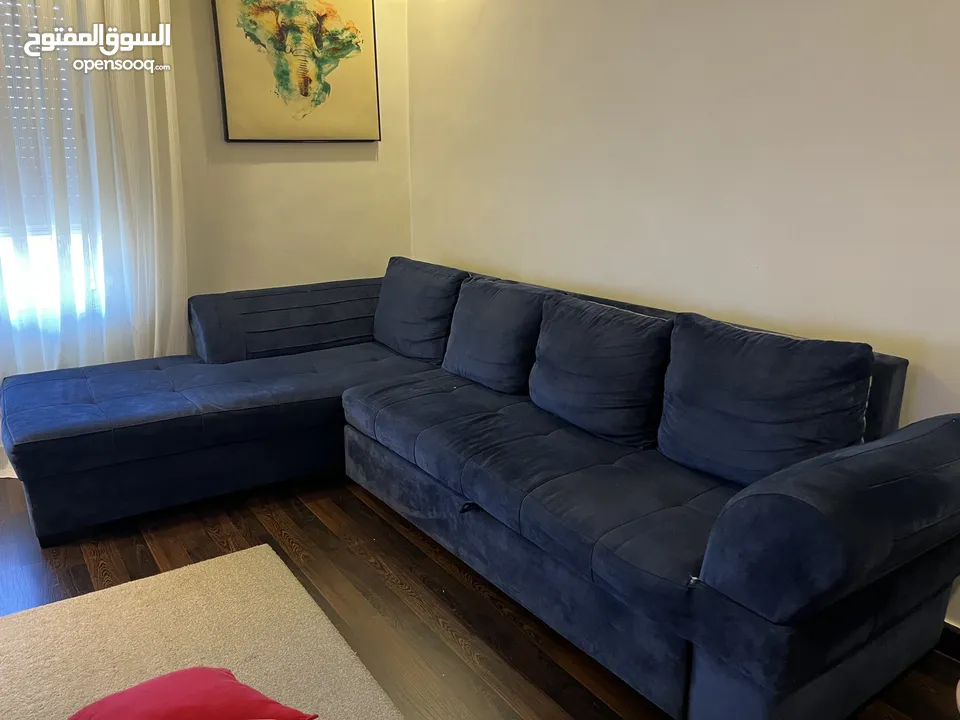 كنب كورنر بفتح تخت  مع كنباي ثنائيه بحاجه الى تنجيد بسعر مغري قابل للتفاوض