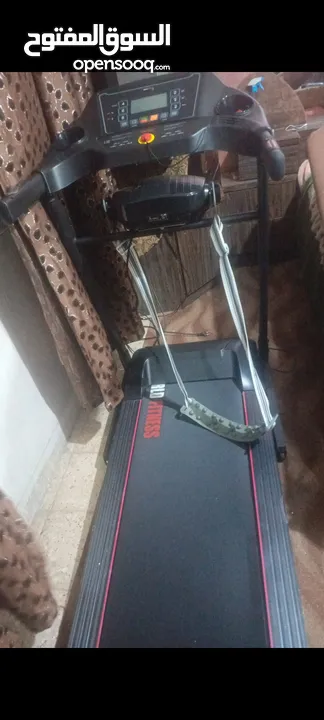 جهاز ركض جهاز رياضة نظيف كفالة شغالة لشهر 12 بحالة الوكالة