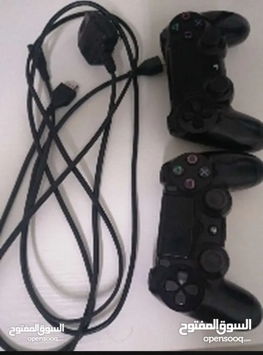 Ps4 slim مع جهازين و شريطين