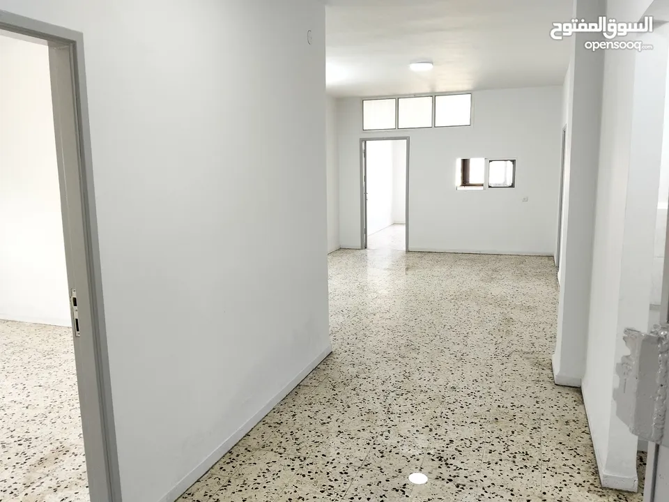 منزل للايجار حلحول الشارع الرئيسي