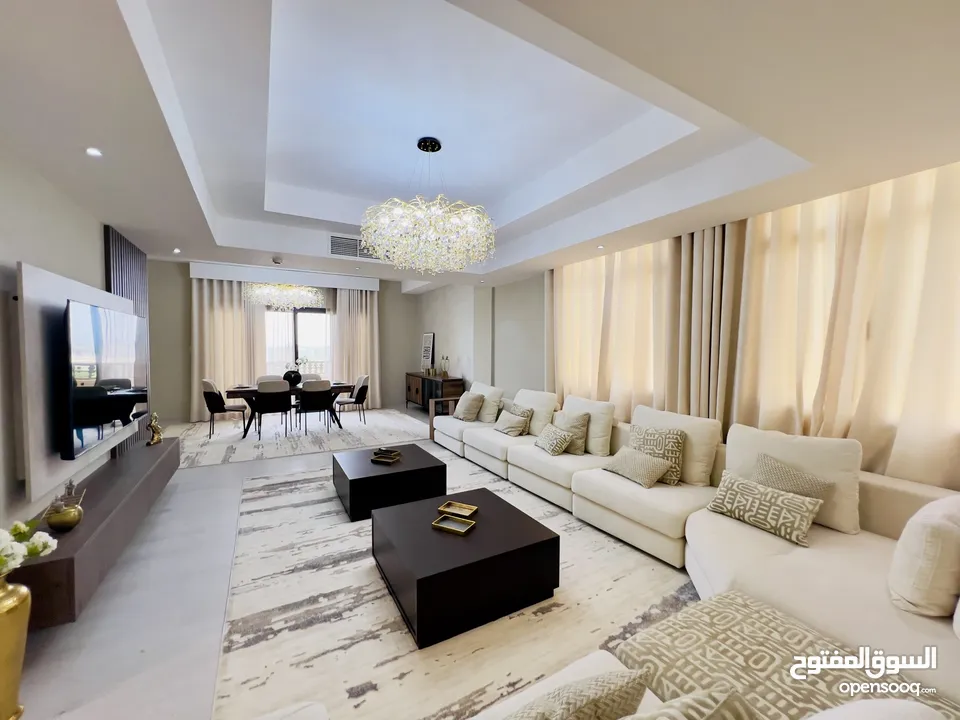 للبيع العاجل شقة مجددة 3 غرف + غرفة خادمة دخول مباشر للشاطئ