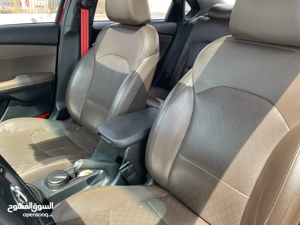 Kia K3  فل كامل 2019 مواصفات خاصة اعلى صنف من فئتها باسم مستورد ترخيص سنة كاملة رقم مميز