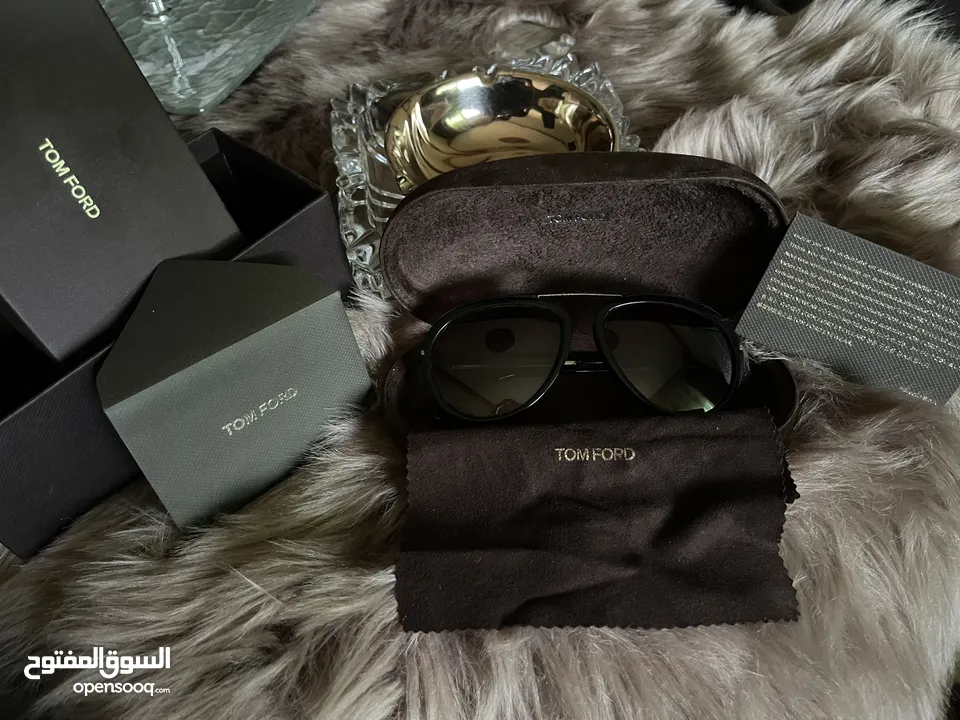 TOM FORD Sunglasses like new  نظارة TOM FORD للبيع بسعر مغري