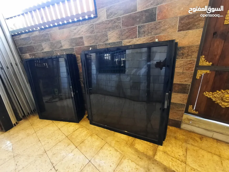 شبابيك المنيوم لون برونز زجاج برونز متوفر عدة مقاسات  بحال الوكاله