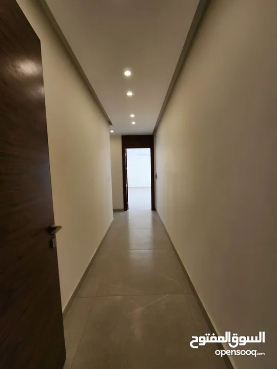 شقة طابقية فاخرة للبيع في عبدون  ref : 14385