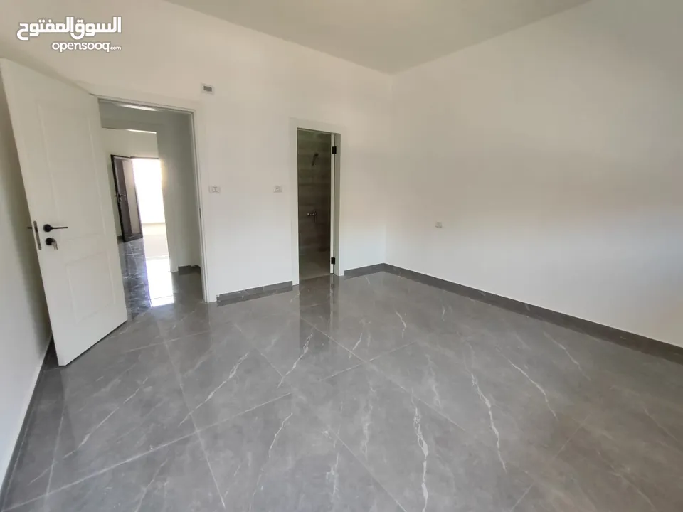 شقة غير مفروشة للإيجار – الرام (أول نزول الكسارات قرب سوبر ماركت السلايمة)