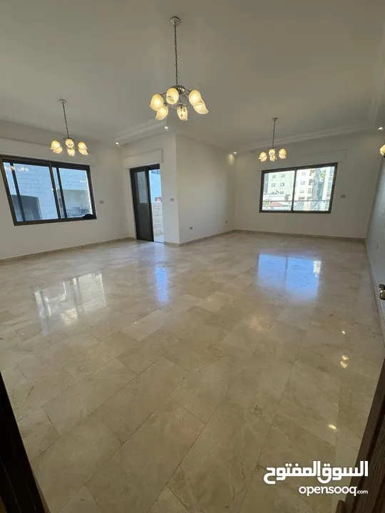 شقة طابقية مميزة للبيع في دير غبار / خلف Centro Mada Amman طريق المطار .
